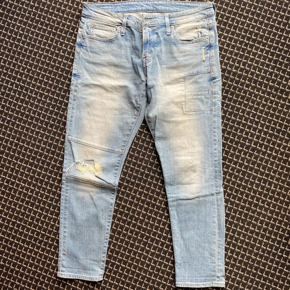Light Blue Distressed Levi’s White Label Jeans